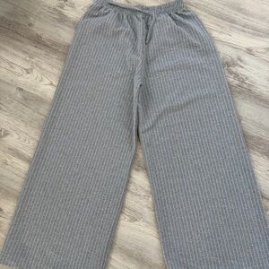 Women’s Gray Striped Wide-Leg Pants